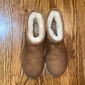 Ugh Classic mini II boot